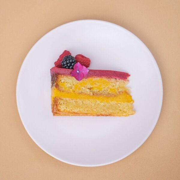 jak zrobić owocowy tort z mango i malinami dekoracja tortu