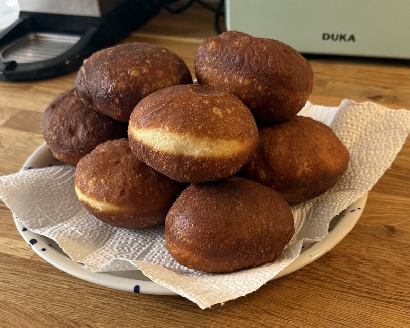 najlepsze domowe pączki z różą