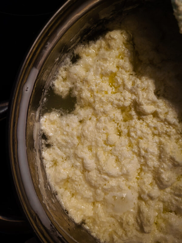 co to skrzep serowy jak zrobić domowy twaróg przepis na biały ser krok po kroku