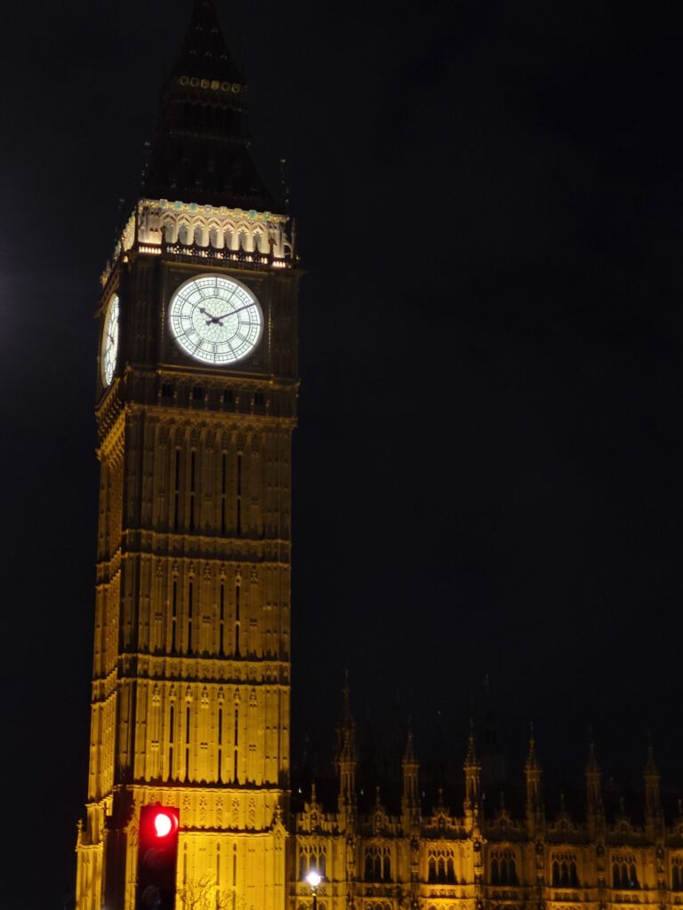 big ben nocą